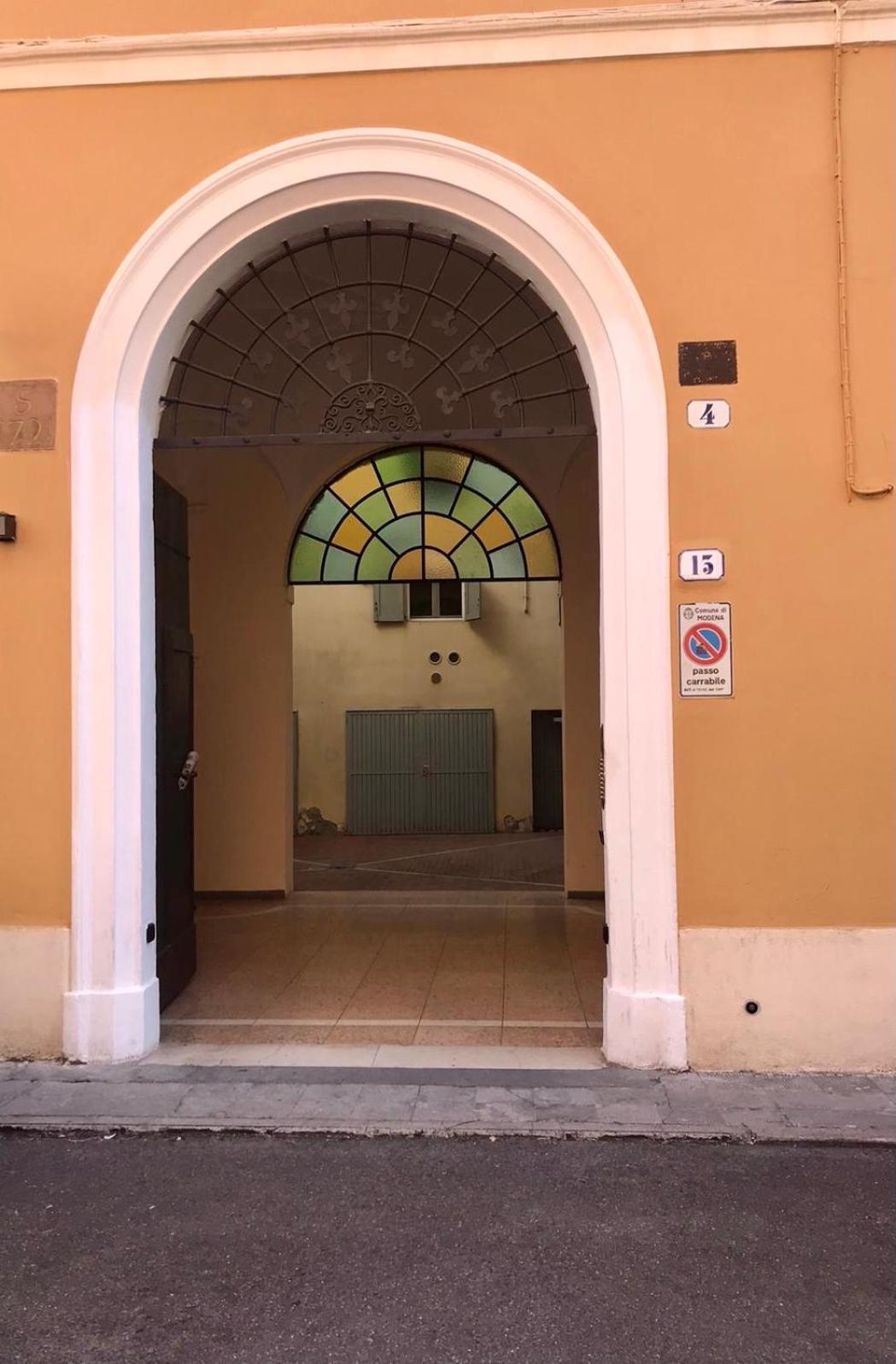 Domus Apartment Modena Bagian luar foto