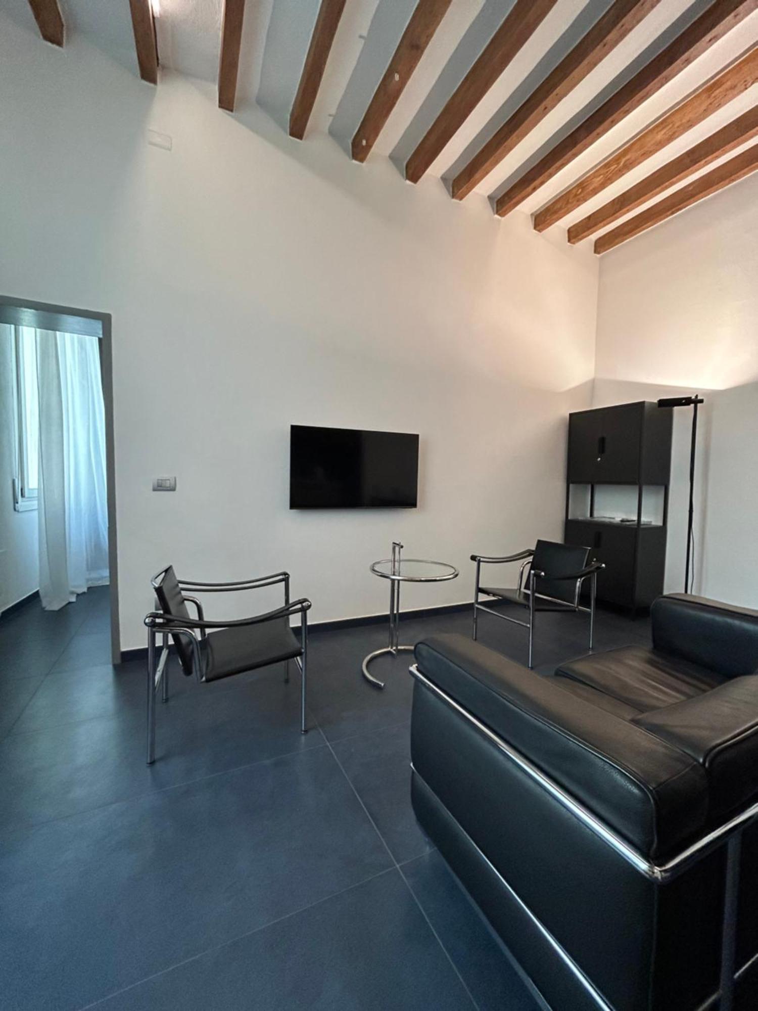 Domus Apartment Modena Bagian luar foto